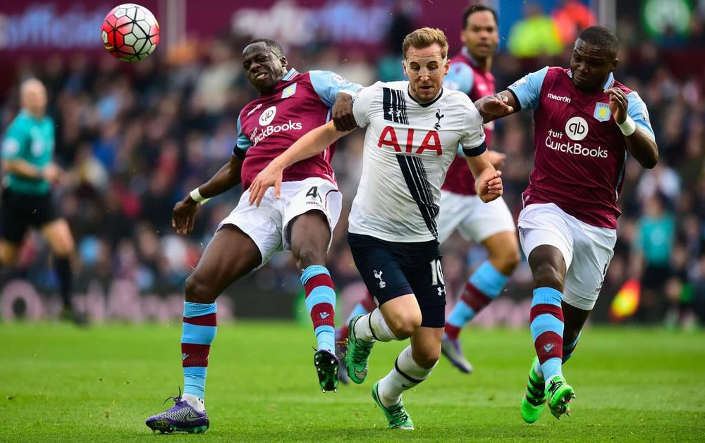 Harry Kane vượt qua cả hàng thủ Aston Villa để ghi bàn 