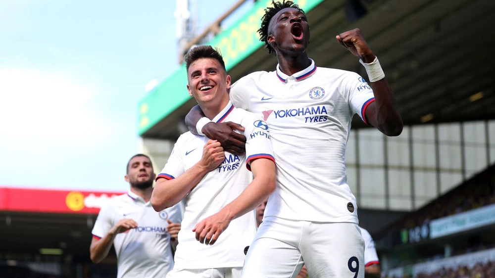 Mason Mount và Tammy Abraham ghi chiến thắng đầu tiên