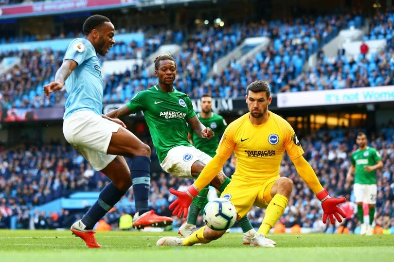 Raheem Sterling uy hiếp khung thành Matt Ryan (Brighton)