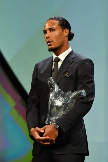 Bốc thăm: Barca, Dortmund, Inter vào bảng tử thần, Van Dijk giành 2 giải thưởng ảnh 6