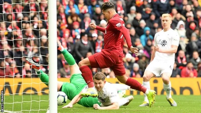 Roberto Firmino xuyên phá phòng tuyến Burnley