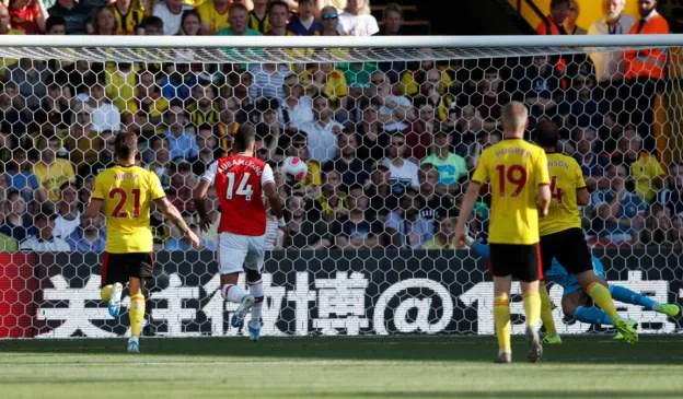 Watford - Arsenal 2-2: Auba ghi cú đúp, Sokratis, Luiz tặng quà Flores ảnh 6