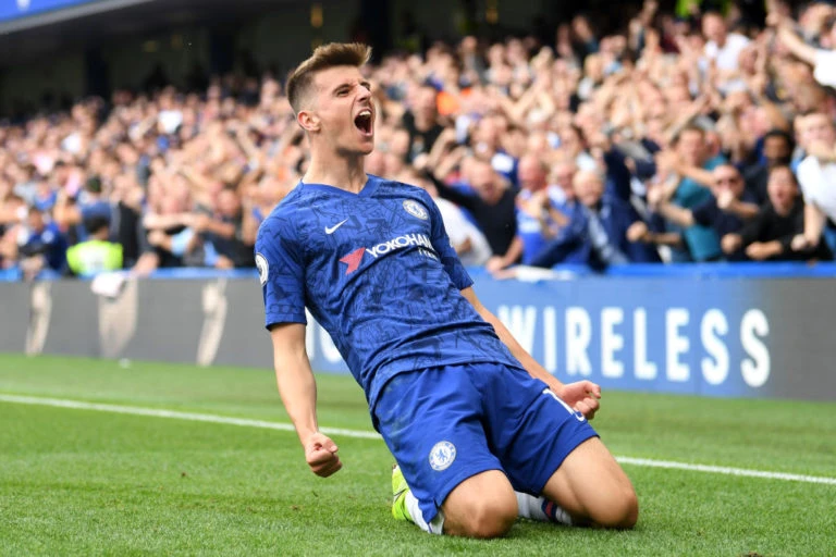 Mason Mount ăn mừng bàn thắng