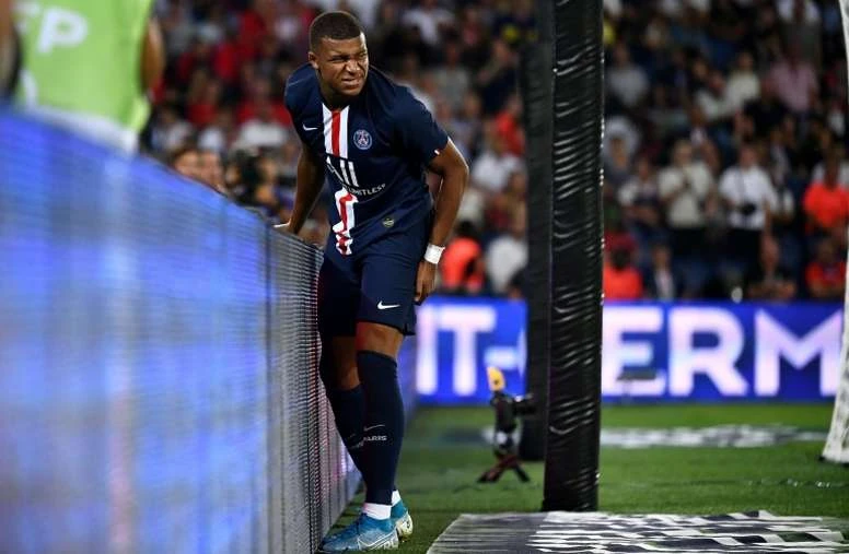 Kylian Mbappe nhăn nhó trên sân Galatasaray