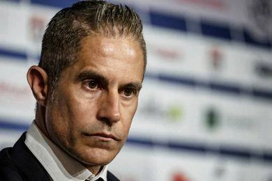 Lyon sa thải HLV Sylvinho