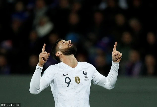 Olivier Giroud ăn mừng bàn thắng