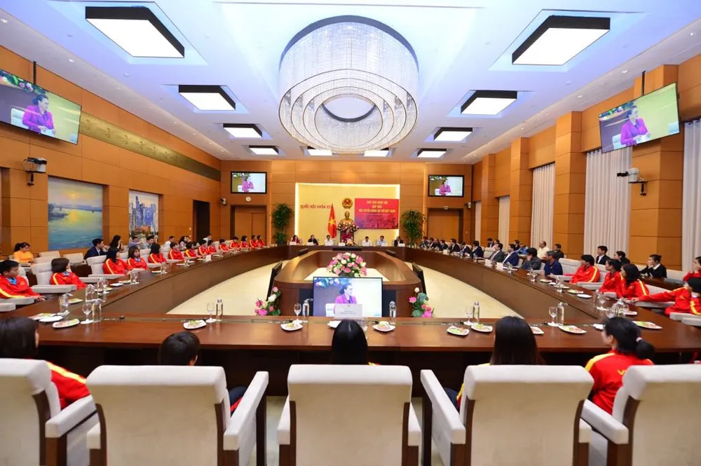 Chủ tịch Quốc hội động viên tuyển nữ Việt Nam trước khi tham dự SEA Games 2019 ảnh 1