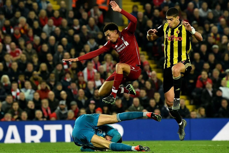 Nhận định Liverpool – Watford: Klopp sẽ “trượt vỏ chuối” trong cuộc chiến đỉnh và đáy? 