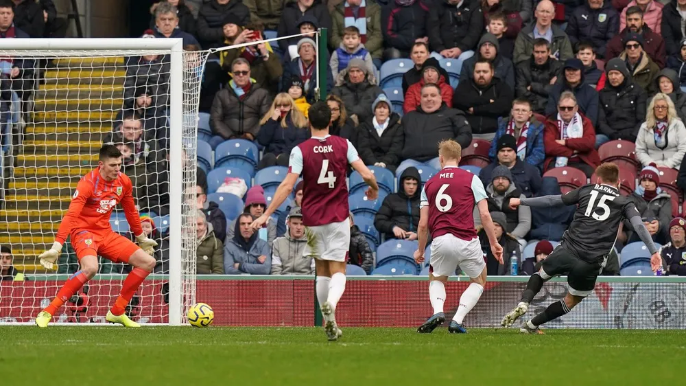 Burnley - Leicester City 2-1: Jamie Vardy sút hỏng phạt đền, Bầy cáo thua ngược ảnh 4