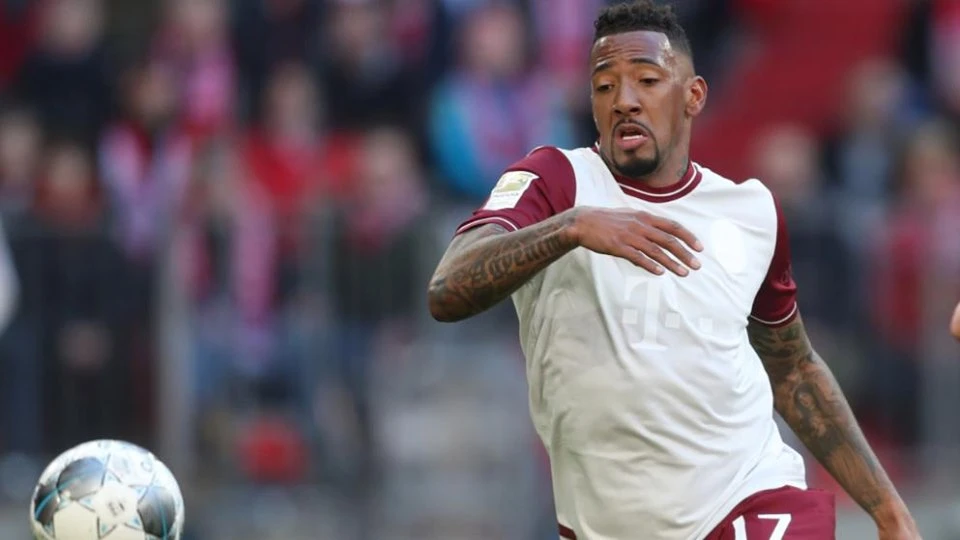 Jerome Boateng bị phạt vì thăm con