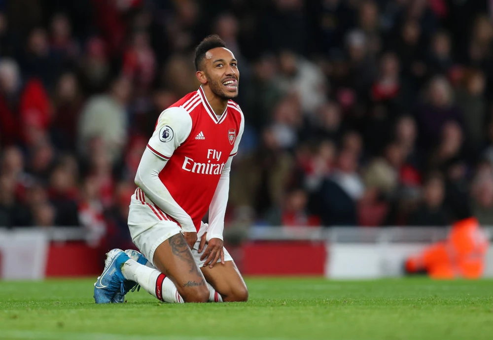 Vì sao Aubameyang nên ở lại Arsenal hơn là sang Man United