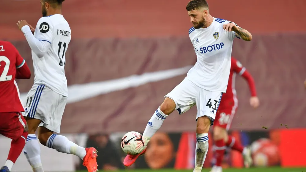 Mo Salah ghi hattrick giúp Liverpool khuất phục Leeds trong cơn mưa 7 bàn thắng ảnh 6