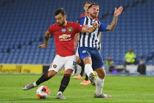 Bruno Fernandes ghi bàn vào lưới Brighton hồi tháng 6 