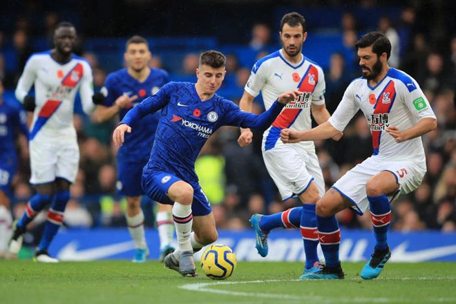 Mason Mount tung hoành giữa hàng thủ Đại bàng