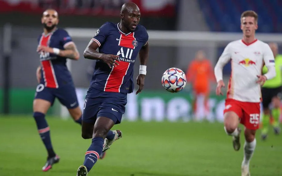 Danilo mới được mượn từ Porto hồi đầu tháng 10, chưa thích ứng được với đội hình PSG