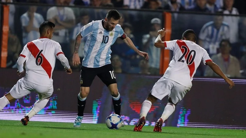 Leo Messi dẫn dắt Argentina vượt qua Peru ổ Lima