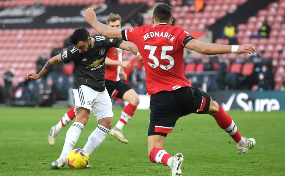 Man United thắng ngược trên sân St.Mary's