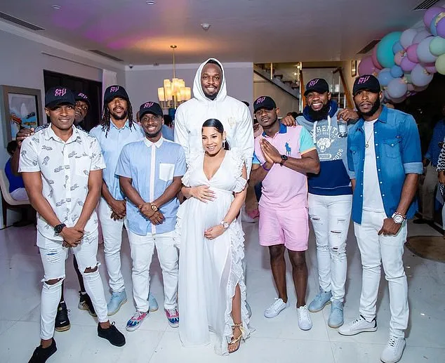 Cristiano Ronaldo và Luis Suarez đón năm mới 2021 cùng gia đình, Jordan Henderson nhâm nhi một mình đêm giao thừa ảnh 4