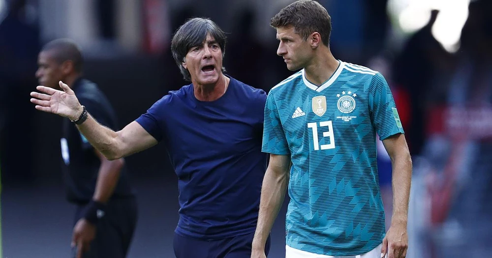 HLV Joachim Loew và Thomas Muller ở tuyển Đức