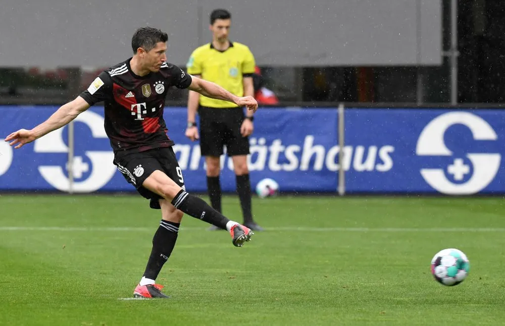Lewandowski cân bằng kỷ lục 40 bàn thắng của Gerd Muller ở Bundesliga ảnh 1 Lewandowski cân bằng kỷ lục 40 bàn thắng của Gerd Muller ở Bundesliga ảnh 1