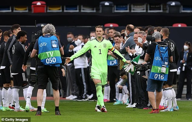 Manuel Neuer đi vào lịch sử bóng đá Đức