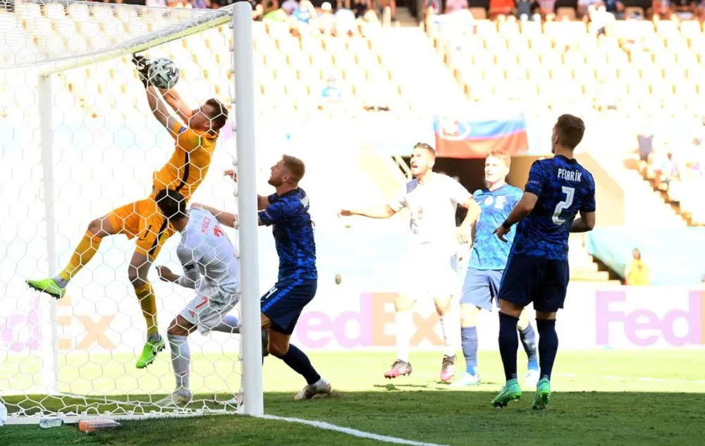 Slovakia - Tây Ban Nha 0-5: Chiến thắng kiểu bật nắp champagne của Luis Enrique ảnh 2