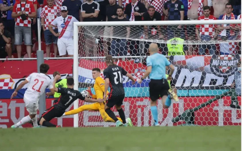 Croatia – Tây Ban Nha 3-5 (hiệp phụ): Unai Simon tặng quà, Sarabia, Torres, Morata tạo kỷ lục ghi bàn Euro ảnh 9