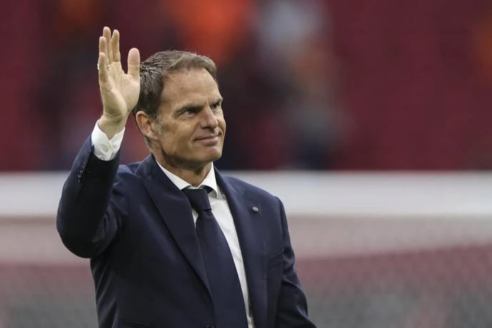 HLV Frank de Boer đã không hoàn thành chỉ tiêu vào tứ kết Euro 23020