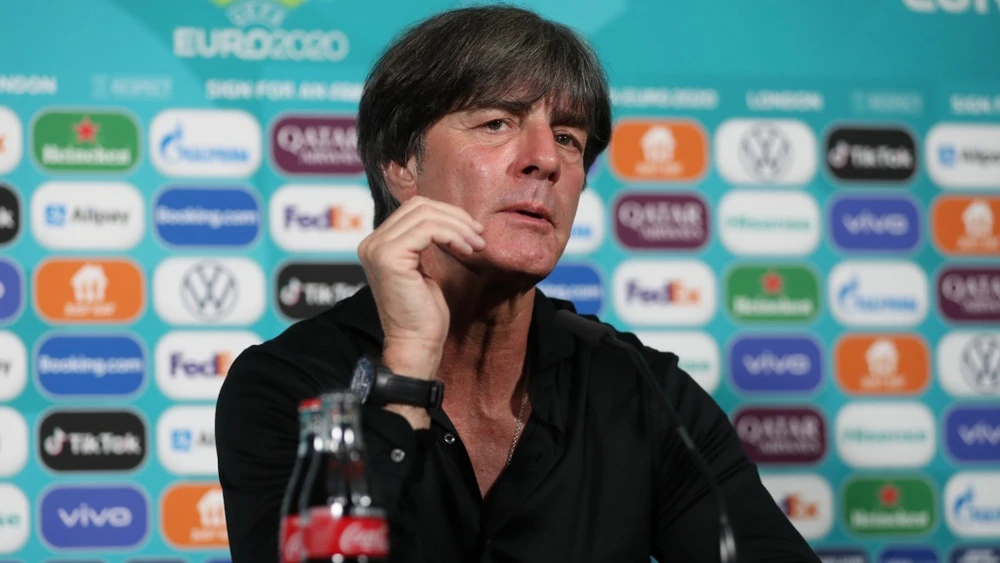 Joachim Loew thừa nhận nỗi đam mê khi gặp Anh ở Wembley