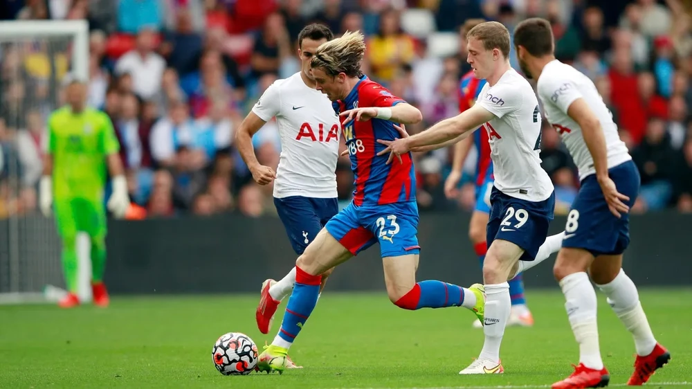 Tottenham chơi mờ nhạt và để Crystal Palace lấn át trong suốt trận