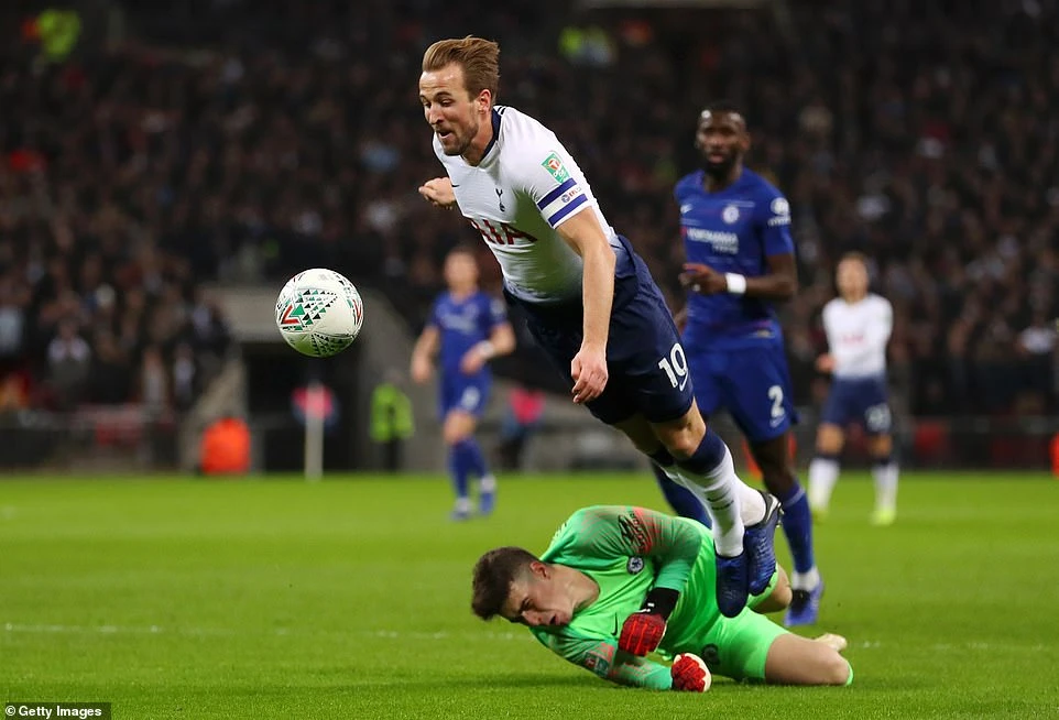 Harry Kane ;luôn là mối đe dọa cho Chelsea ở sân Tottenham Hotspur