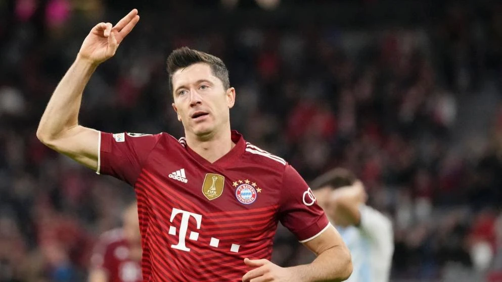 Robert Lewandowski ghi cú đúp cho Bayern