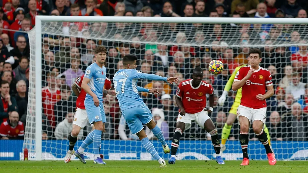 Joao Cancelo đã phá vỡ thế bế tác ở Old Trafford