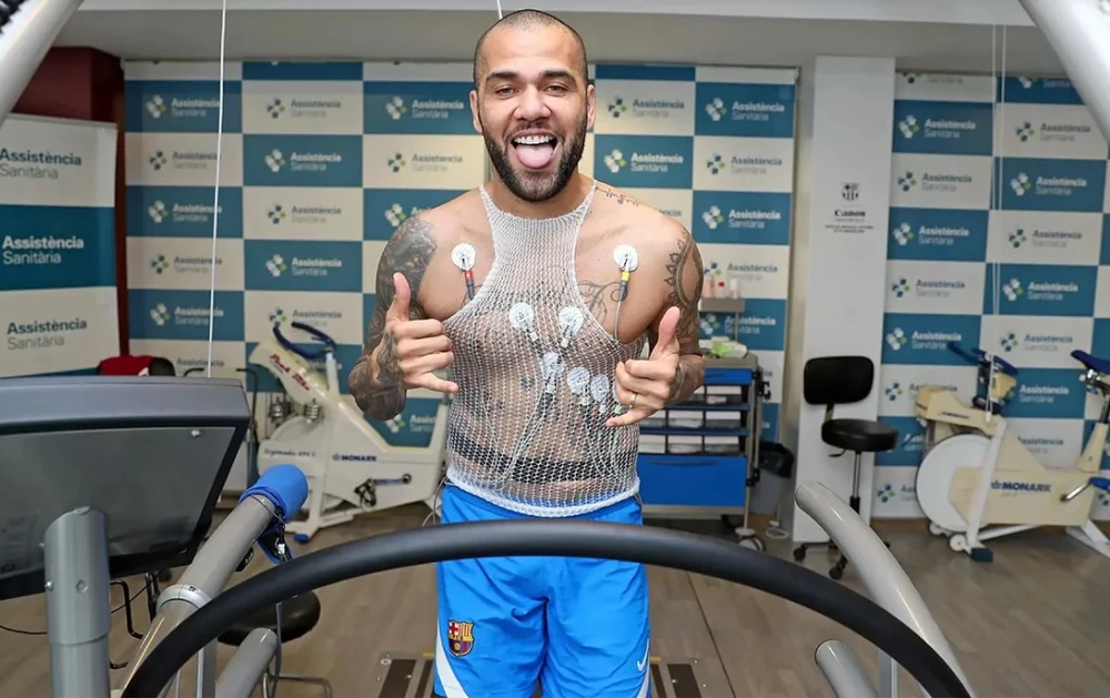 Dani Alves vượt qua buổi kiểm tra sức khỏe chiều nay