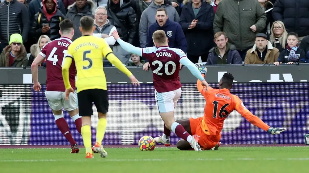 West Ham – Chelsea 3-2: Thiago Silva và Mason Mount ghi bàn nhưng The Blues thua sốc cuối trận ảnh 2
