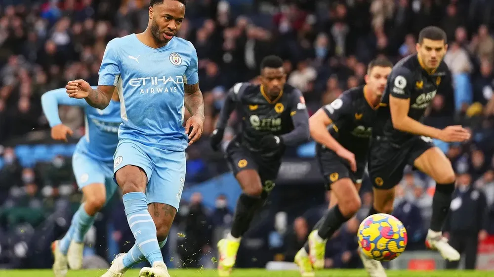 Man City - Wolves 1-0: Quả phạt đền gây tranh cãi và bàn thắng thứ 100 cho Raheem Sterling ảnh 3