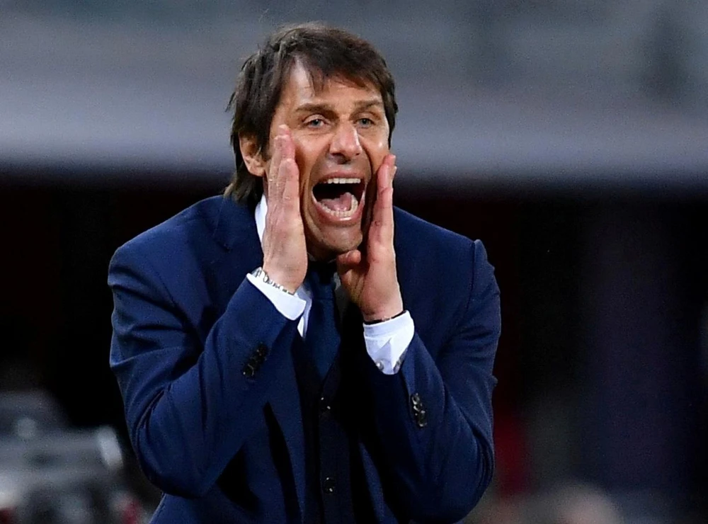 Antonio Conte bất ngờ biết đội mình bị loại