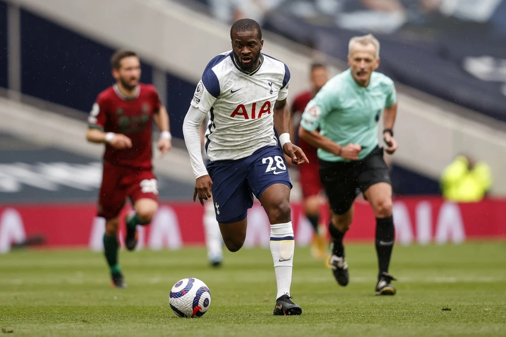 Tanguy Ndombele sẵn sàng sang khoác áo AS Roma