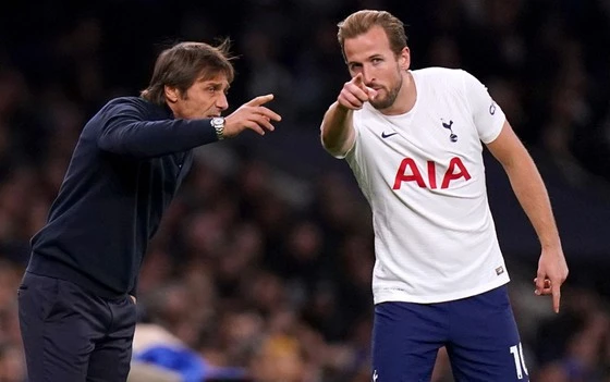 Antonio Conte và Harry Kane