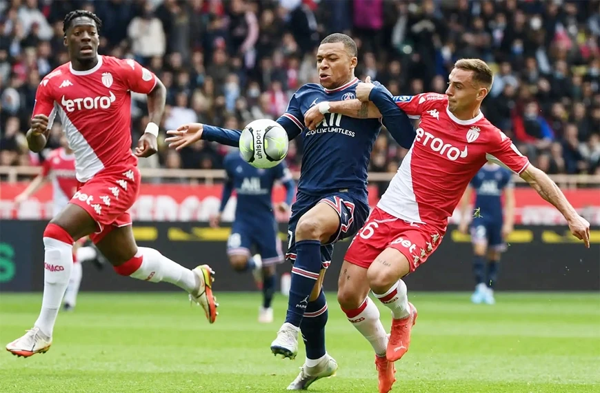 Kylian Mbappe mờ nhạt trên sân