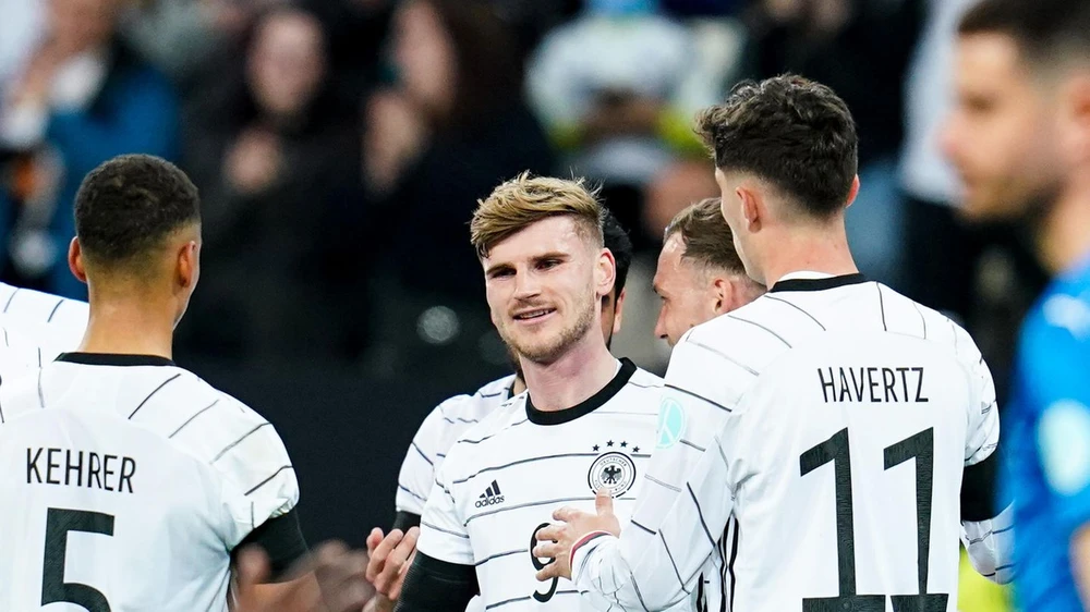 Tuyển Đức mừng bàn thắng của Timo Werner