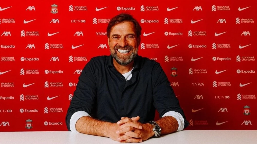 HLV Jurgen Klopp nở nụ cười rất tươi khi thông báo hợp đổng