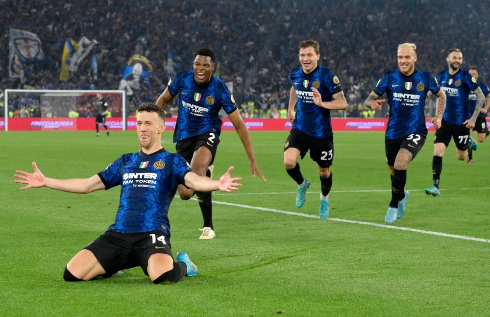 Ivan Perisic ăn mừng chiến thắng