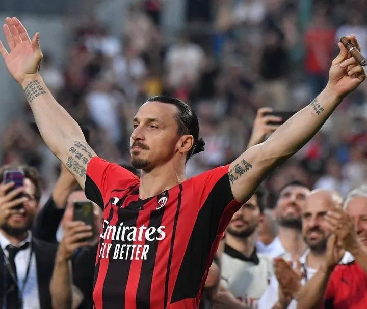 HLV Stefano Pioli đánh mất chiếc huy chương quý giá ảnh 1