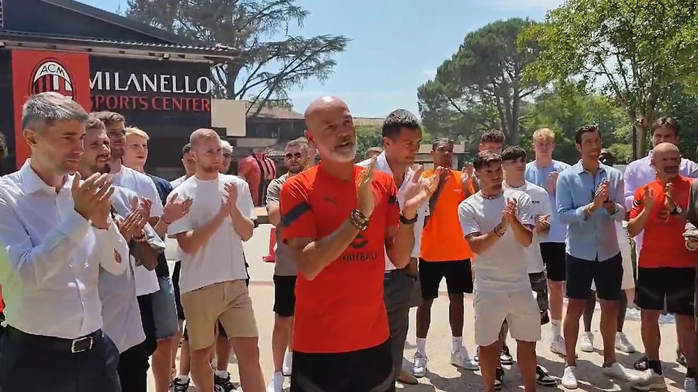 HLV Stefano Pioli và Giám đốc Kỹ thuật Paolo Maldini trong buổi tập đầu tiên ở Milanello