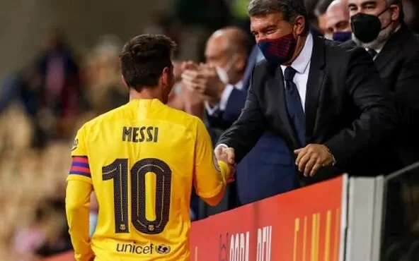 Chủ tịch Barcelona, ​​Joan Laporta và Leo Messi