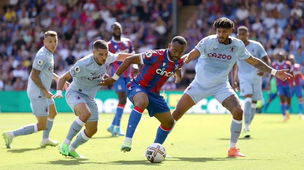 Zaha ghi cú đúp nhấn chìm Aston Villa, Vieira đánh bại Gerrard ảnh 3