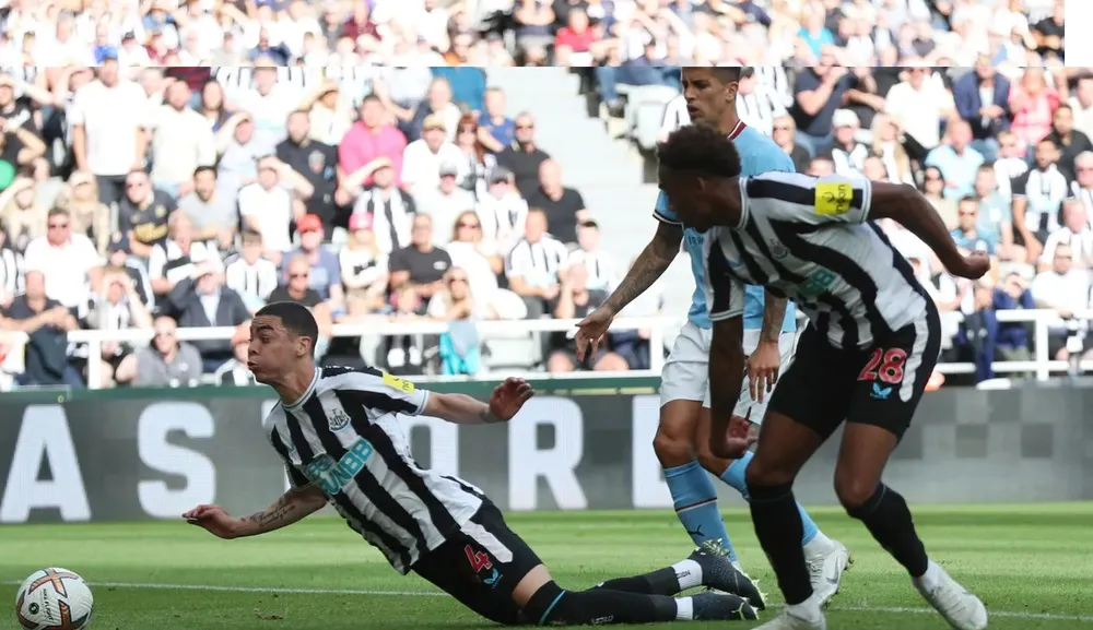 Trippier ghi siêu phẩm cho Newcastle, Haaland và De Bruyne cứu lại 1 điểm cho Man City ảnh 2