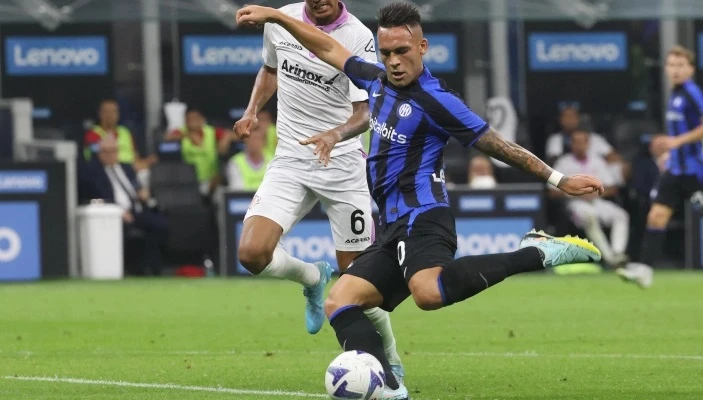 Lautaro Martinez ghi bàn khi vào sân từ băng dự bị