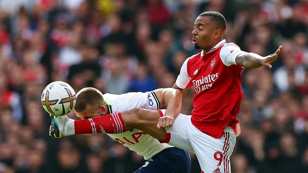 Gabriel Jesus tỏa sáng trong trận derby bắc London